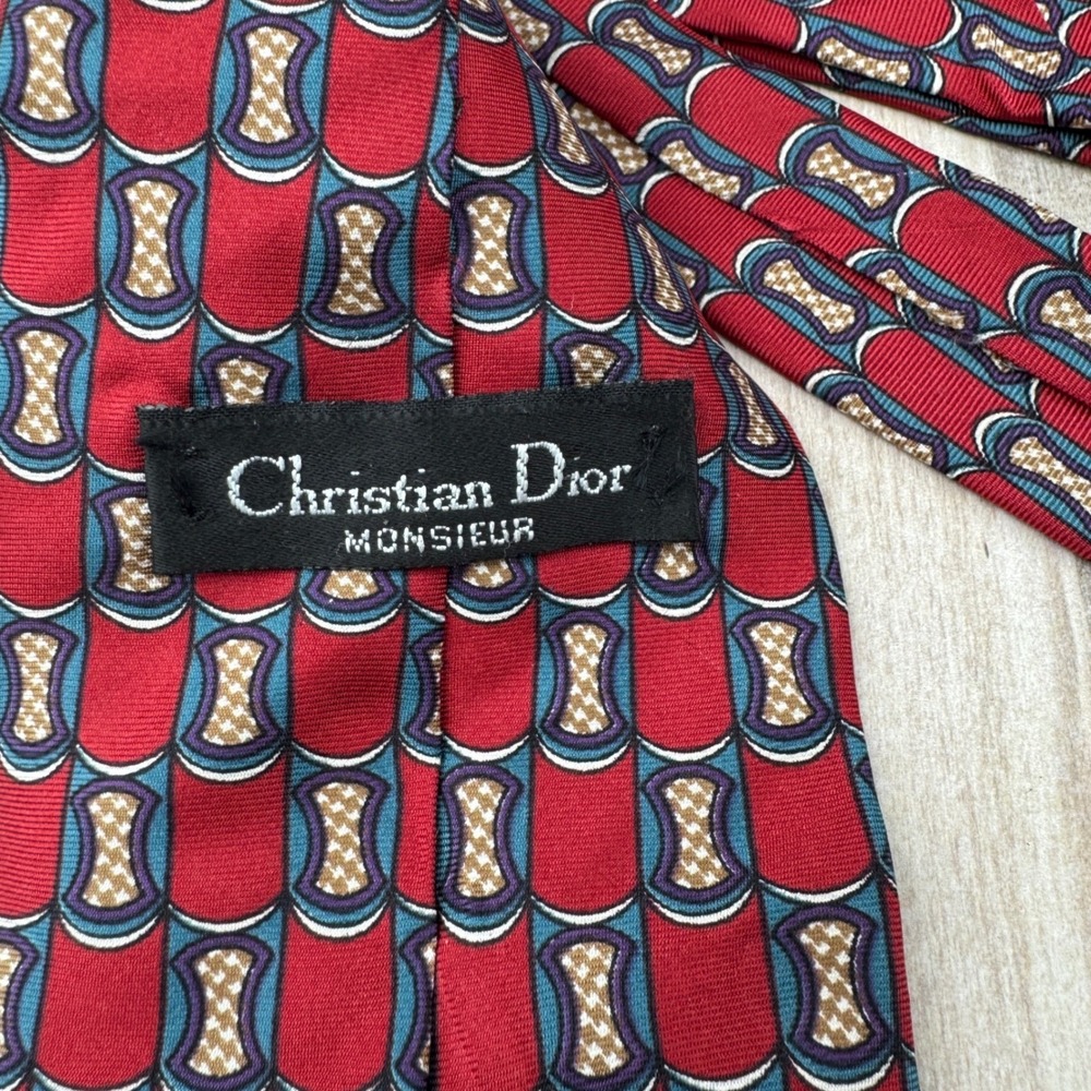 Christian Dior Men's 100% Silk Tie Made in the USA 3.75"x60" Red - Picture 2 of 6